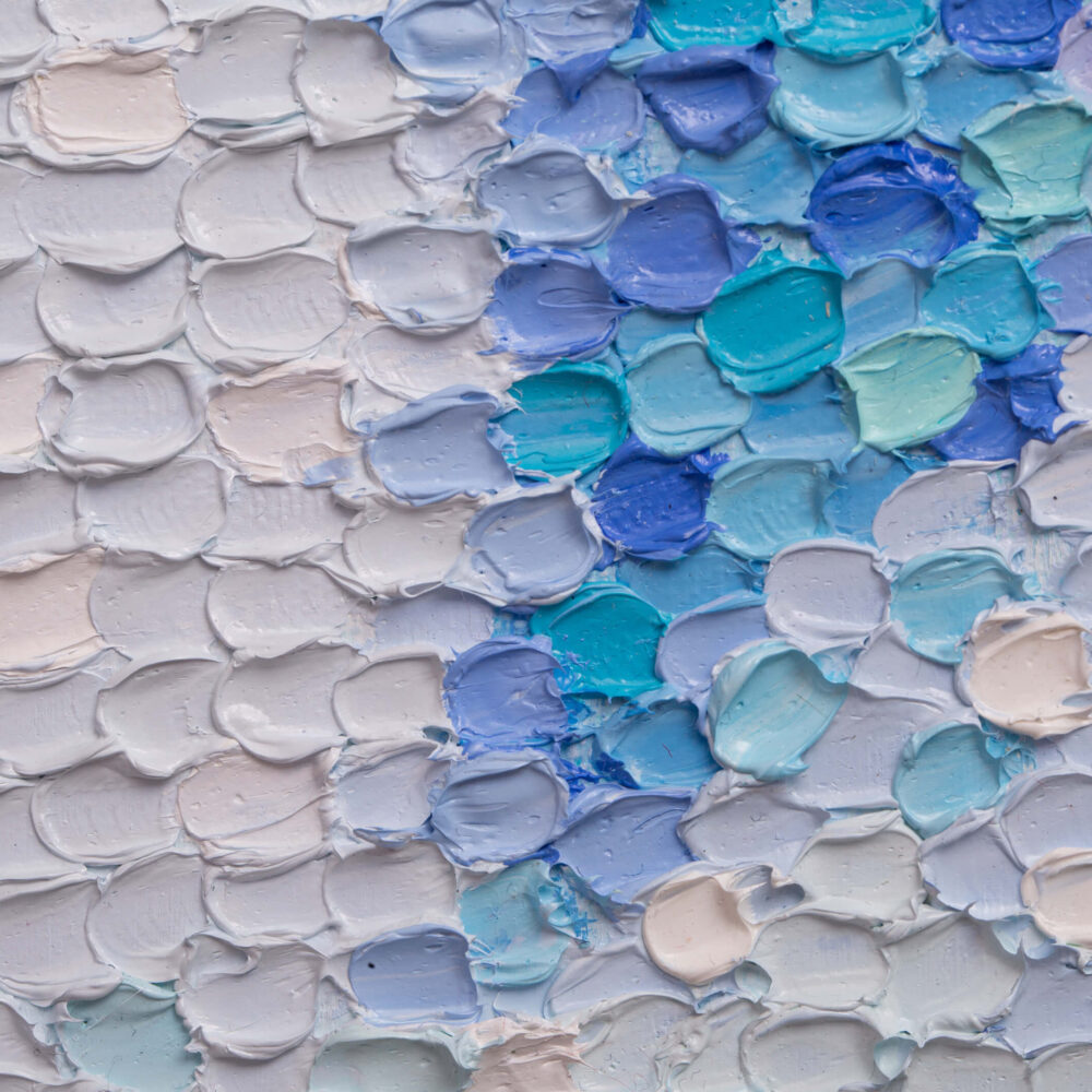 The macro picture of the paint shows the strokes in relief and the proximity of the strokes