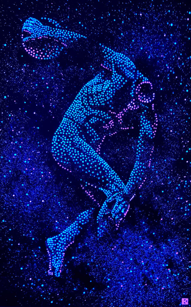 The Discobolus has the charactersitic of a constellation in the sky that glows under UV light